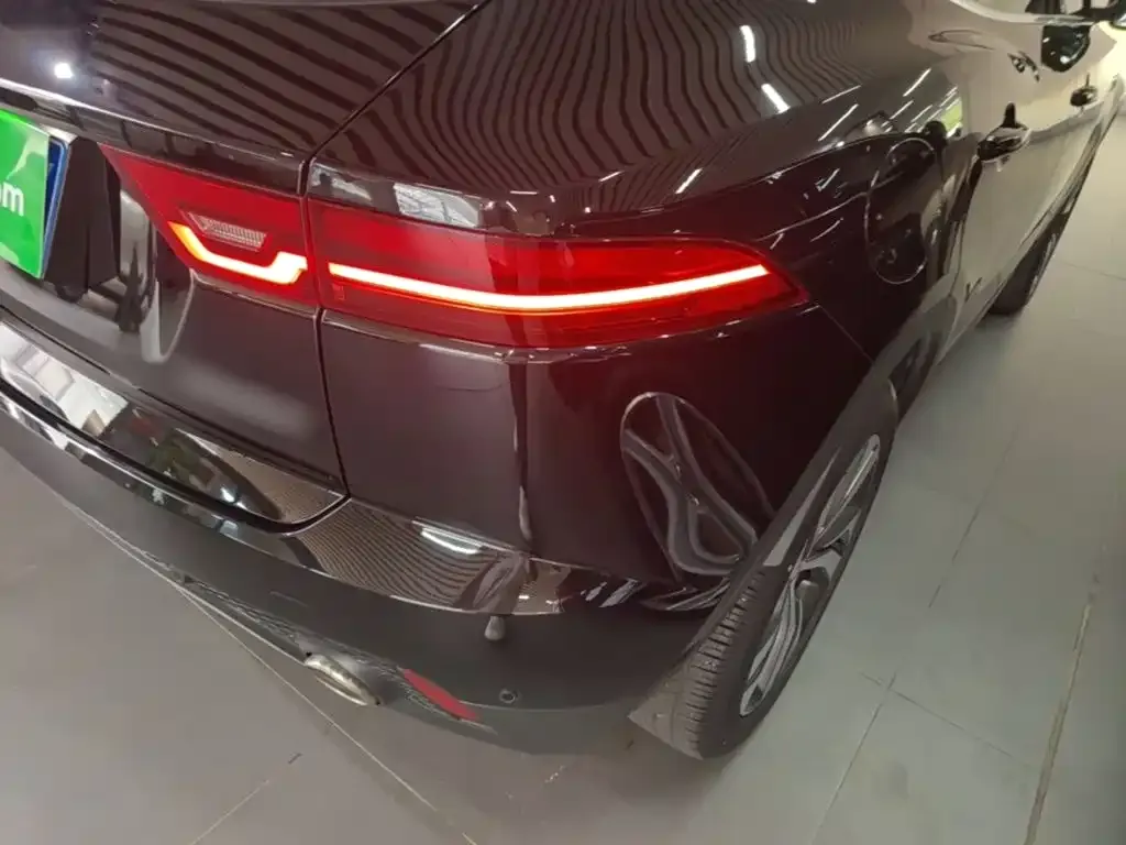 Jaguar E-PACE — фото 8
