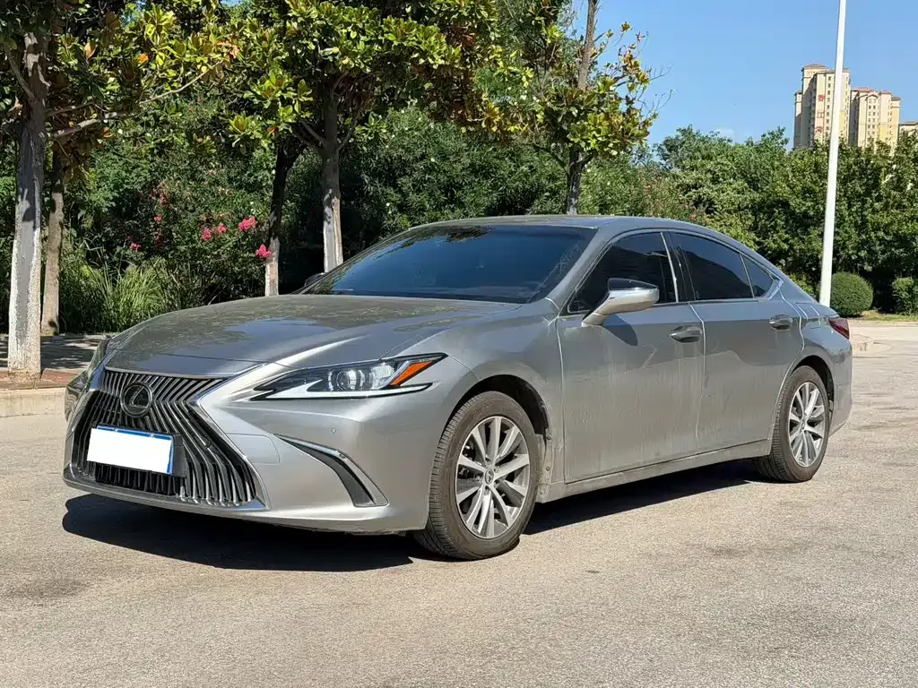 Lexus ES — фото 1