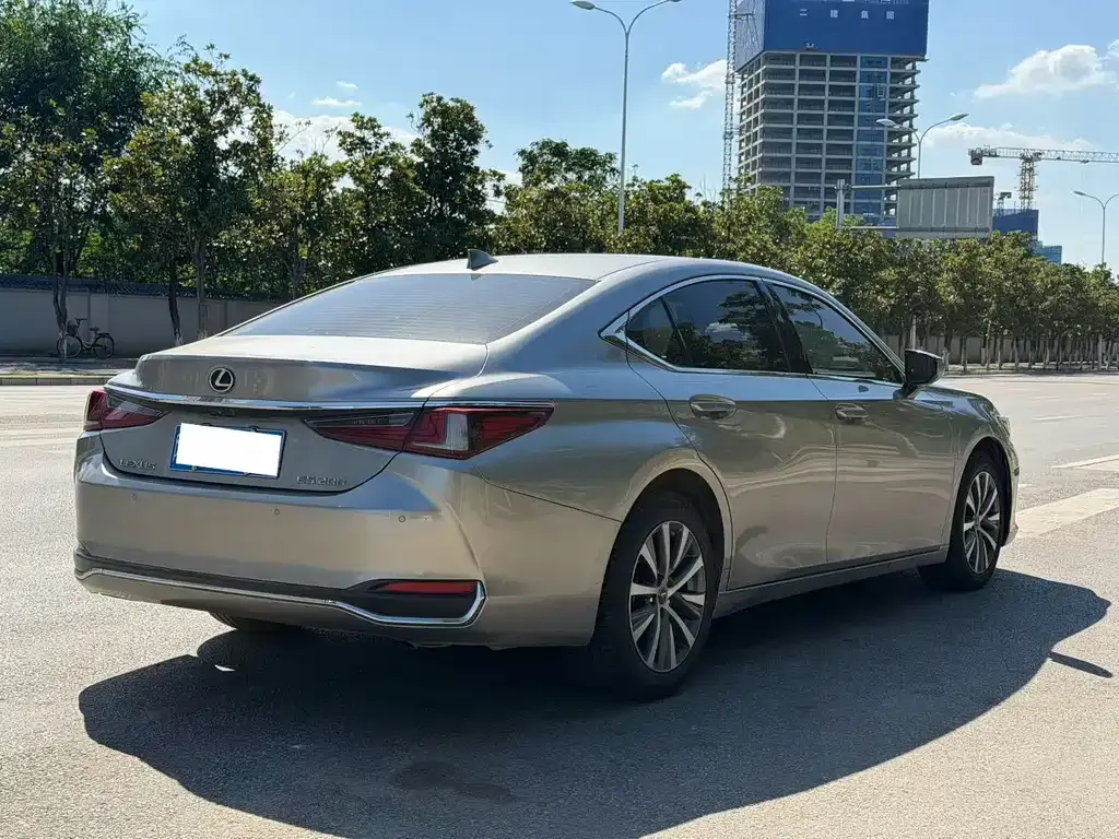 Lexus ES — фото 5