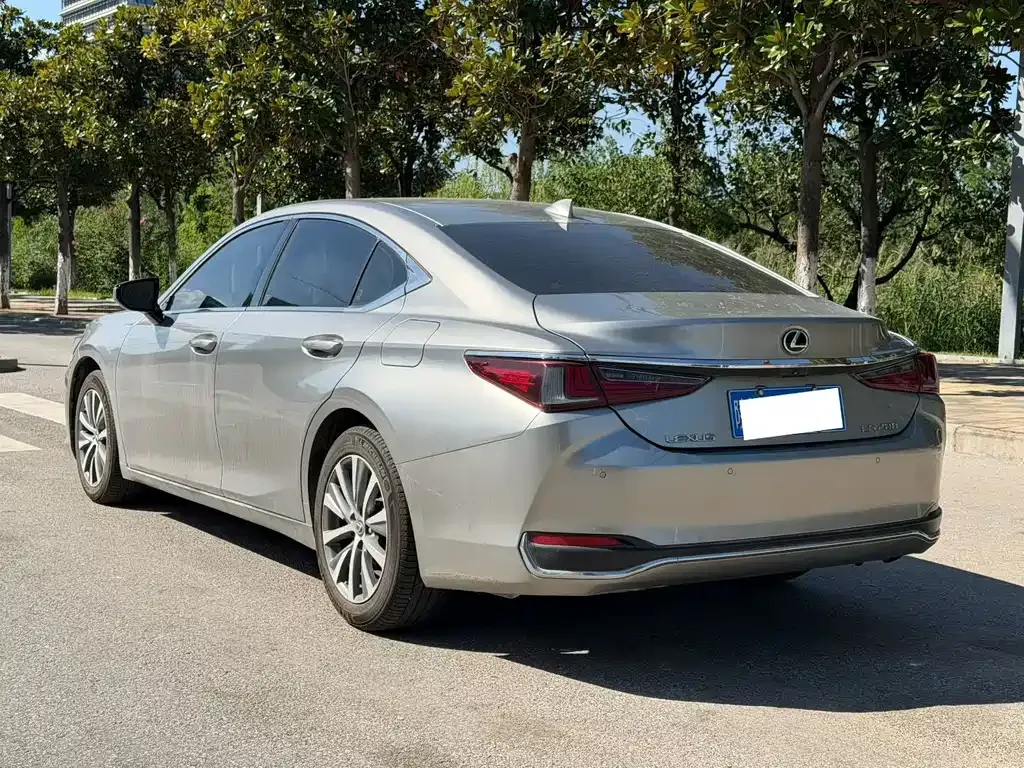 Lexus ES — фото 9