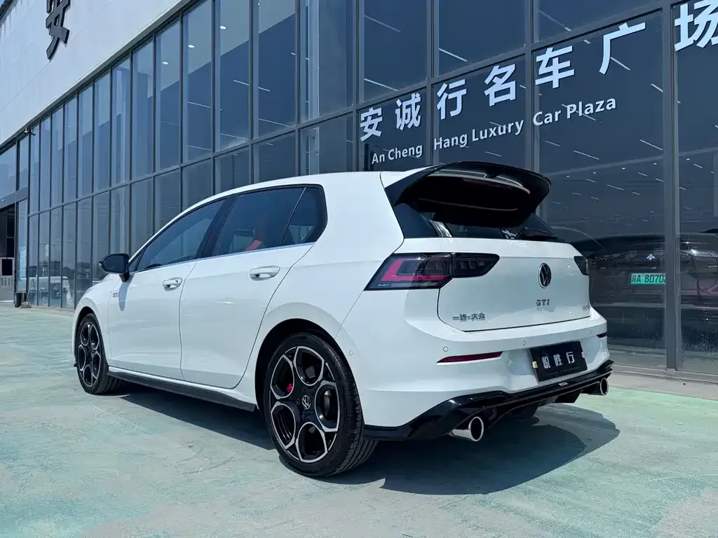 Volkswagen Golf GTI — фото 8