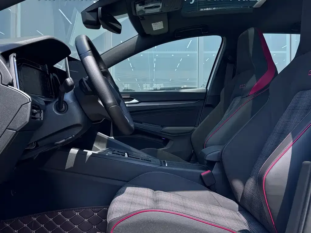 Volkswagen Golf GTI — фото 6