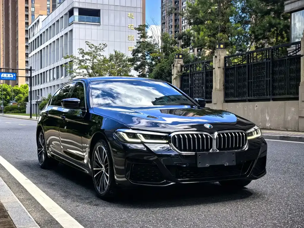 BMW 5 Series — фото 9