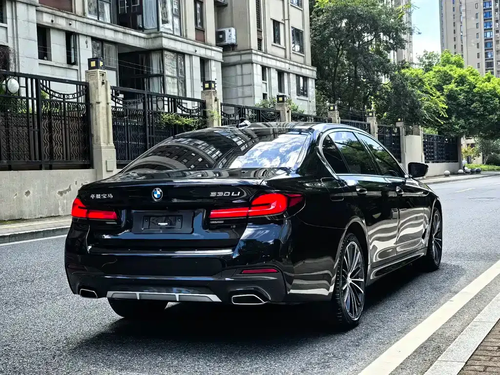 BMW 5 Series — фото 7
