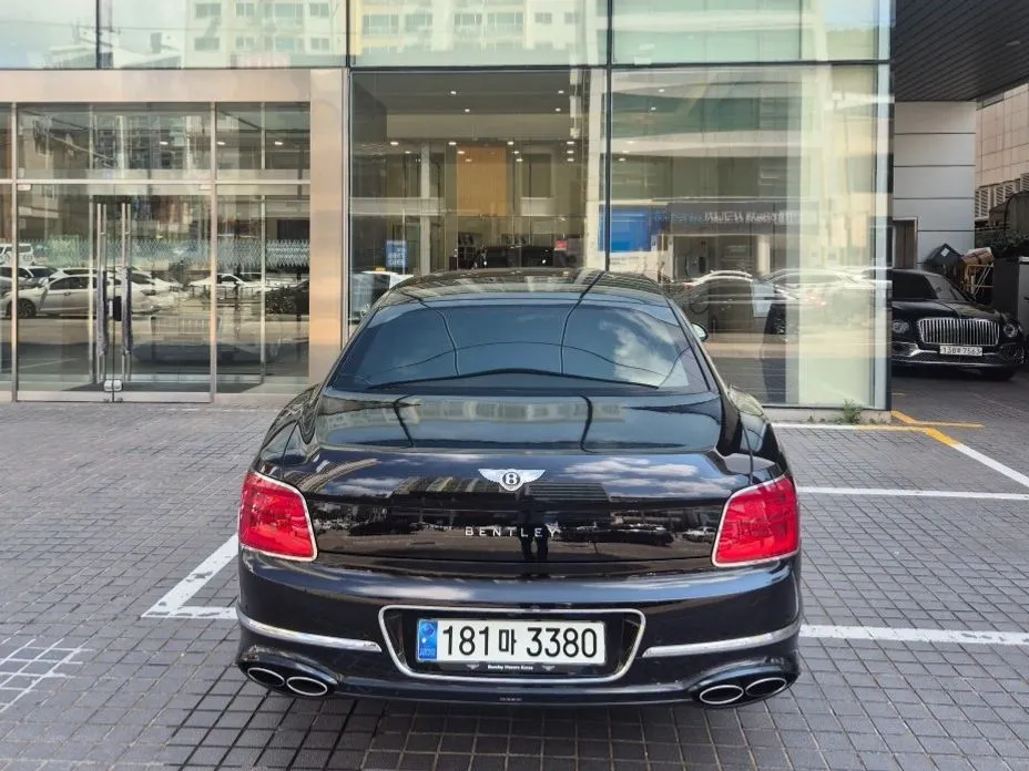 Bentley Flying Spur — фото 6