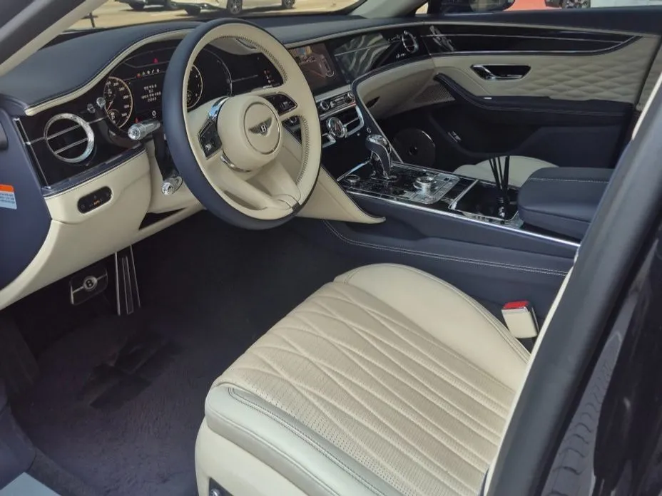 Bentley Flying Spur — фото 7