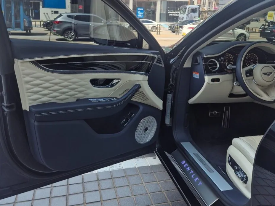 Bentley Flying Spur — фото 2