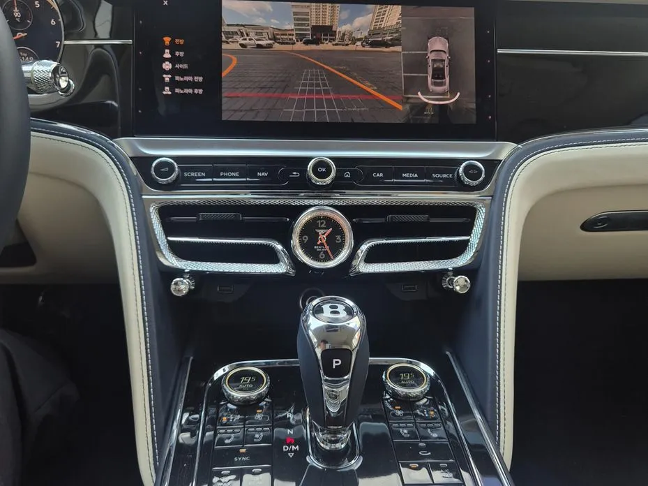 Bentley Flying Spur — фото 10