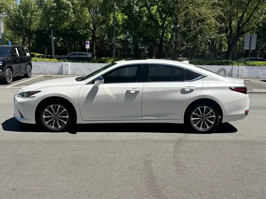 Lexus ES — фото 10