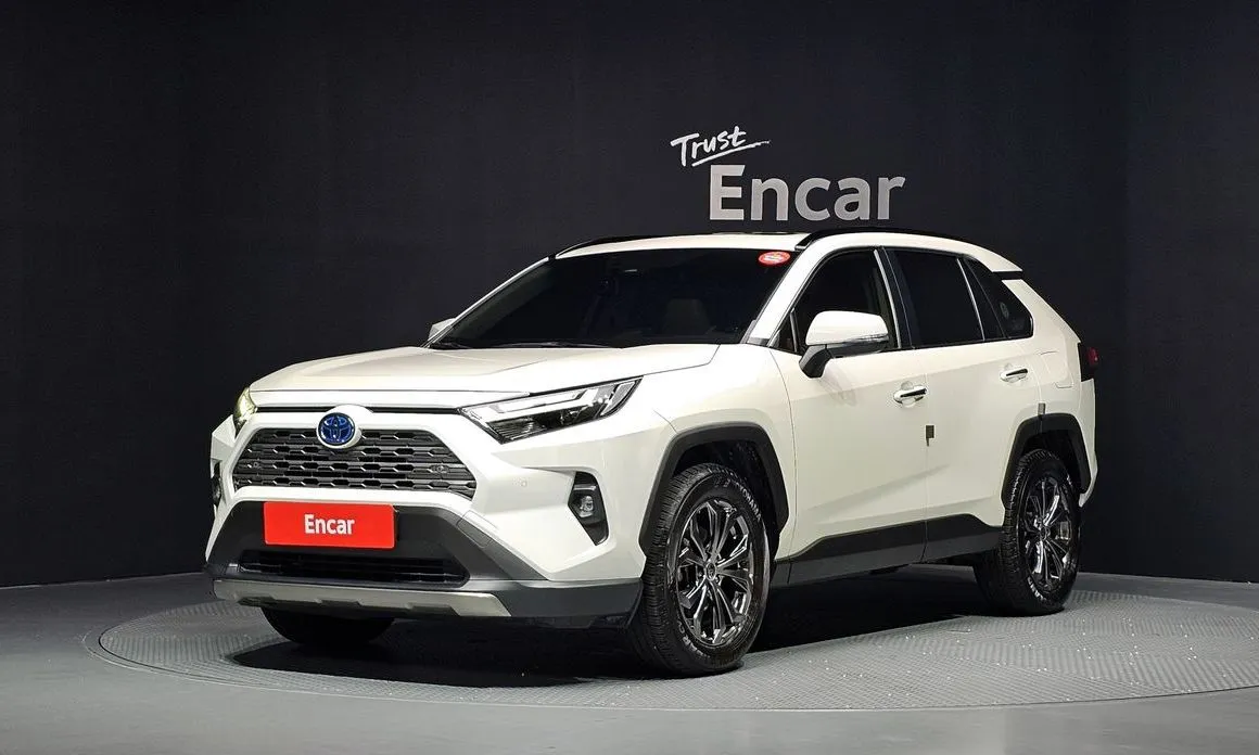 Toyota RAV4 — фото 1