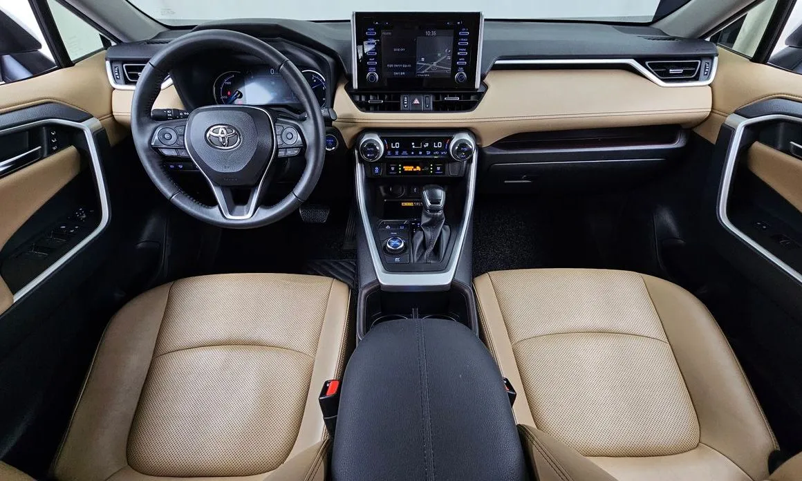Toyota RAV4 — фото 7