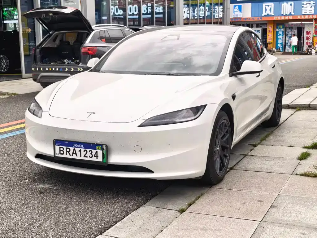 Tesla Model 3 — фото 1