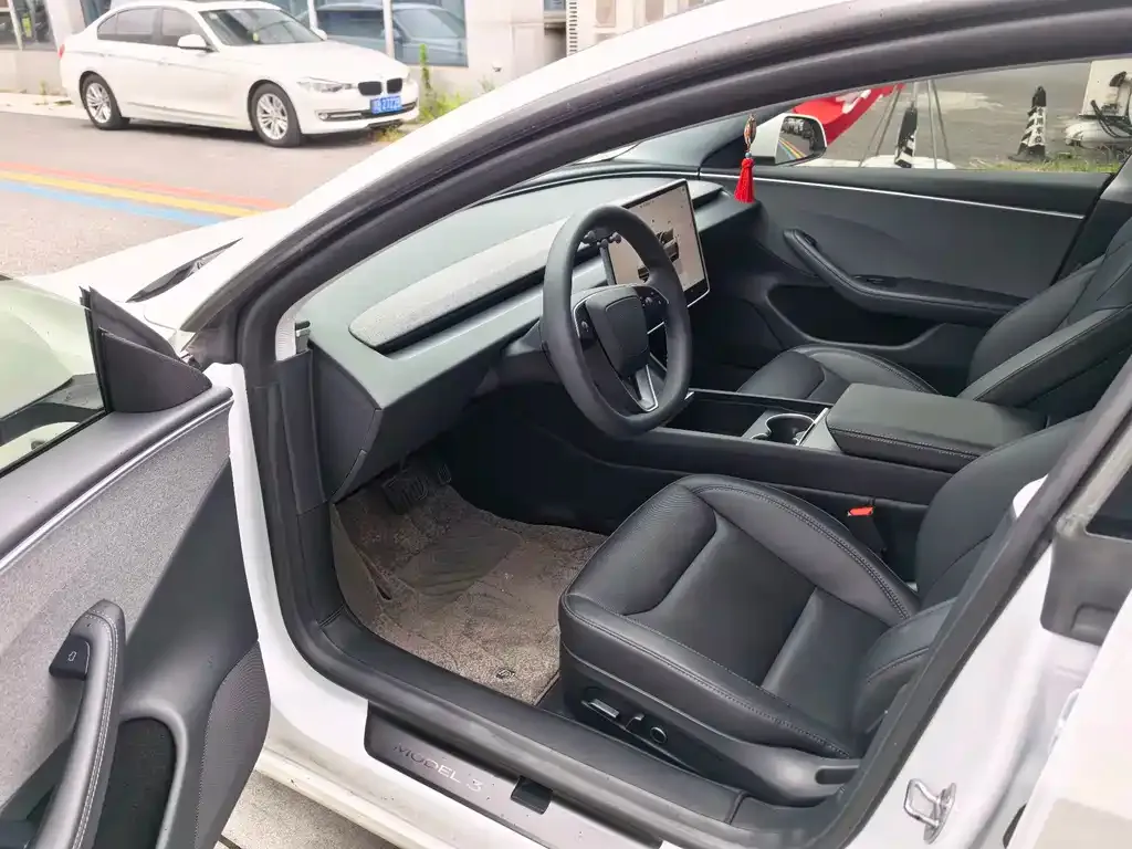 Tesla Model 3 — фото 6