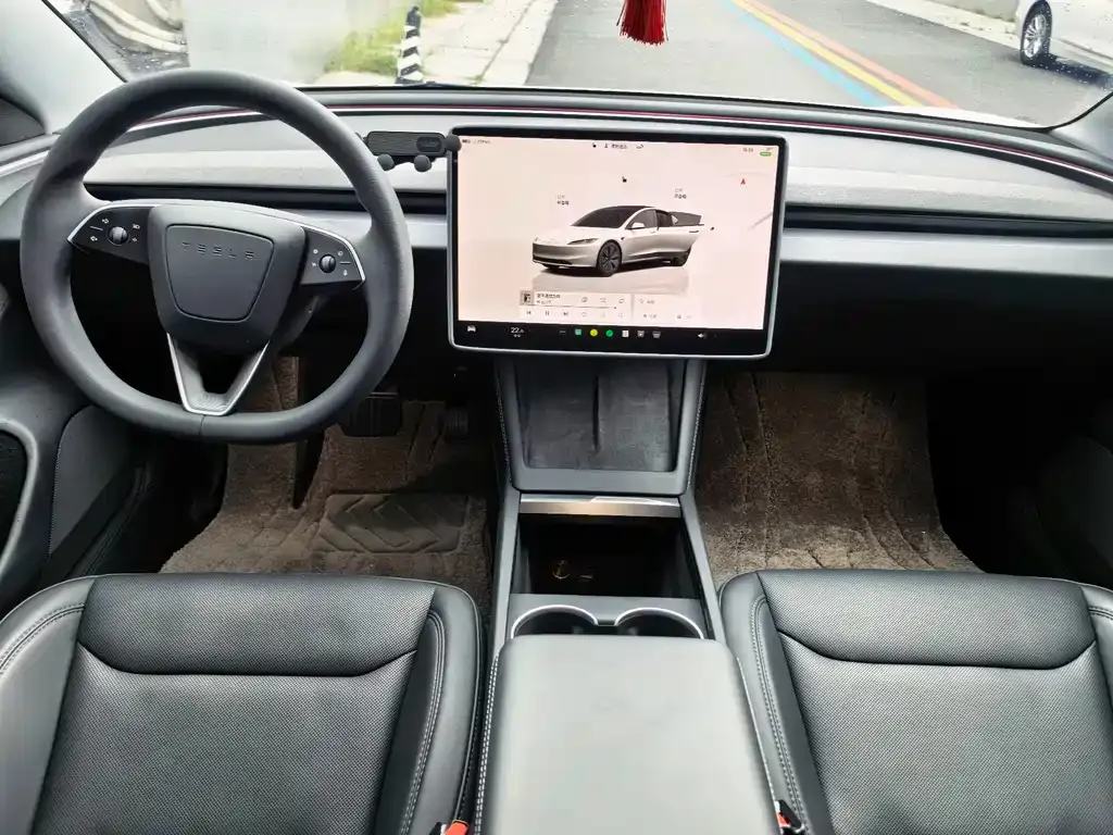 Tesla Model 3 — фото 4