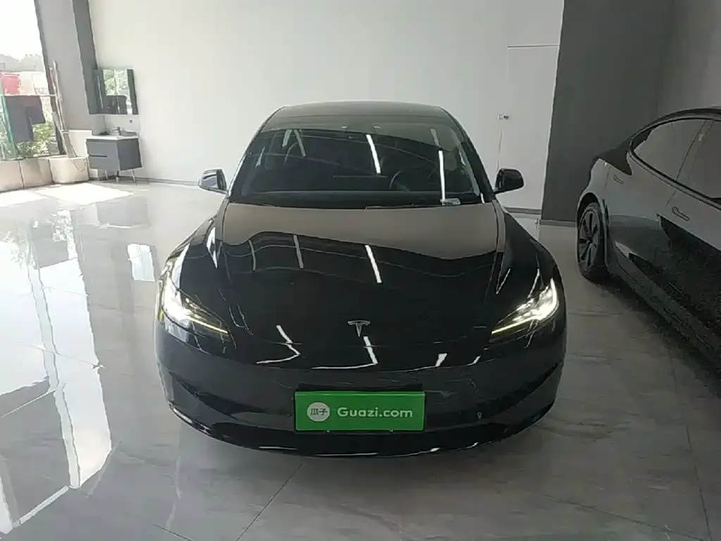 Tesla Model 3 — фото 2