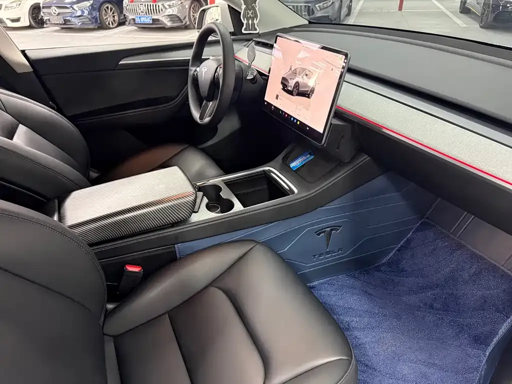 Tesla Model Y — фото 9