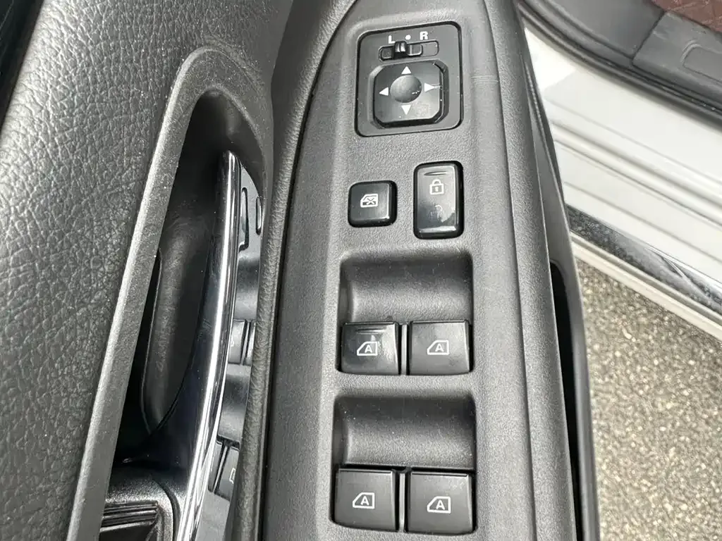 Mitsubishi Outlander — фото 3