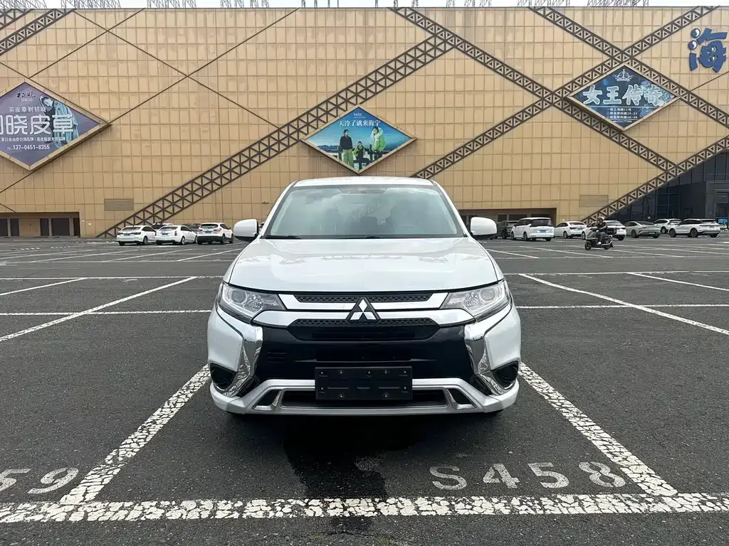 Mitsubishi Outlander — фото 9