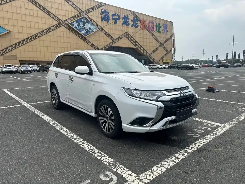 Mitsubishi Outlander — фото 7