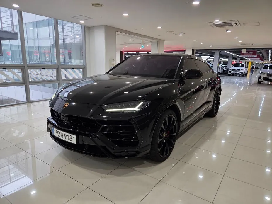Lamborghini Urus — фото 1