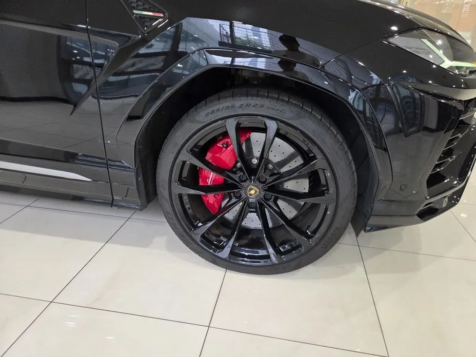Lamborghini Urus — фото 9