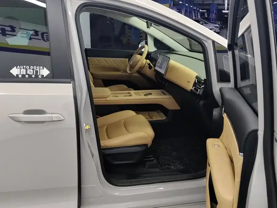 Wuling Xingguang 730 New Energy — фото 9
