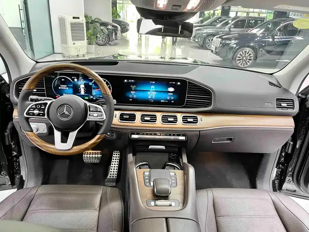Mercedes-Benz GLS — фото 10
