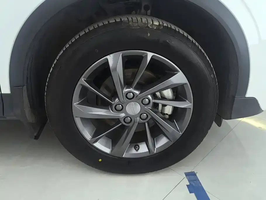 Geely Binyue — фото 10