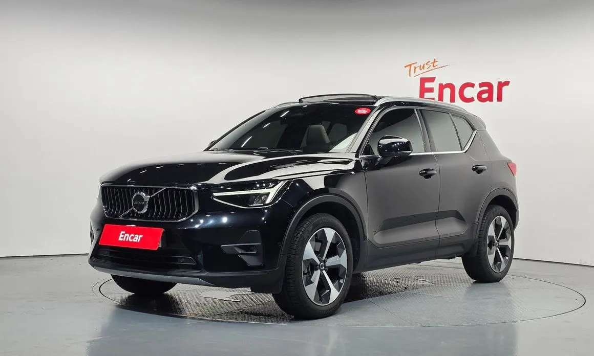 Volvo XC40 — фото 1