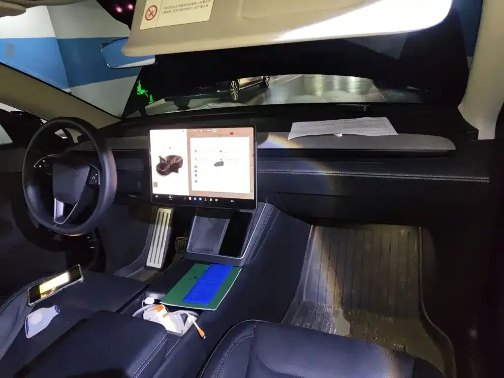 Tesla Model Y — фото 8
