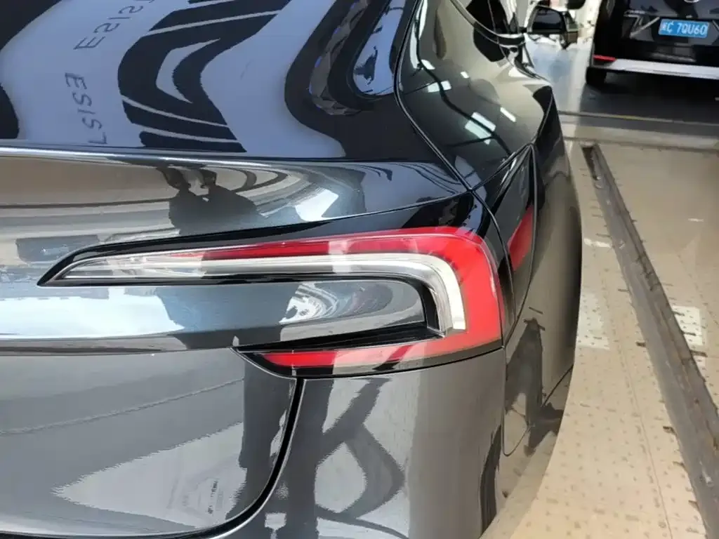 Tesla Model 3 — фото 3