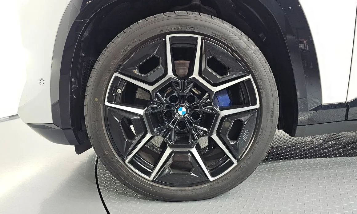 BMW XM — фото 9