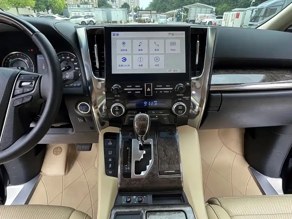 Toyota Alphard — фото 9