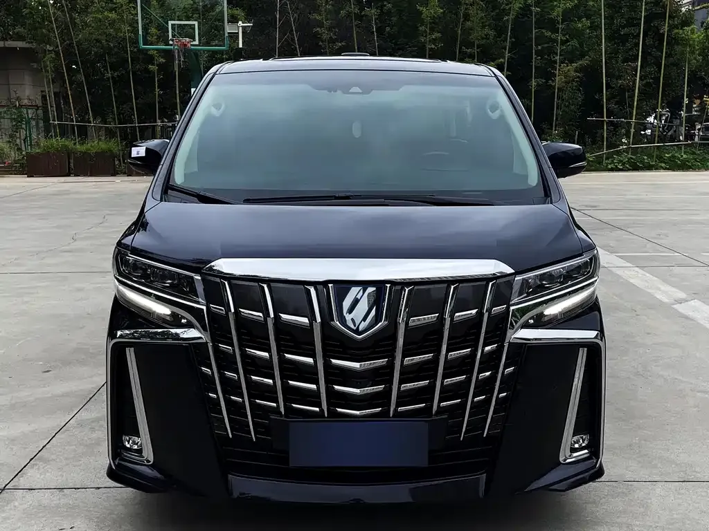 Toyota Alphard — фото 2