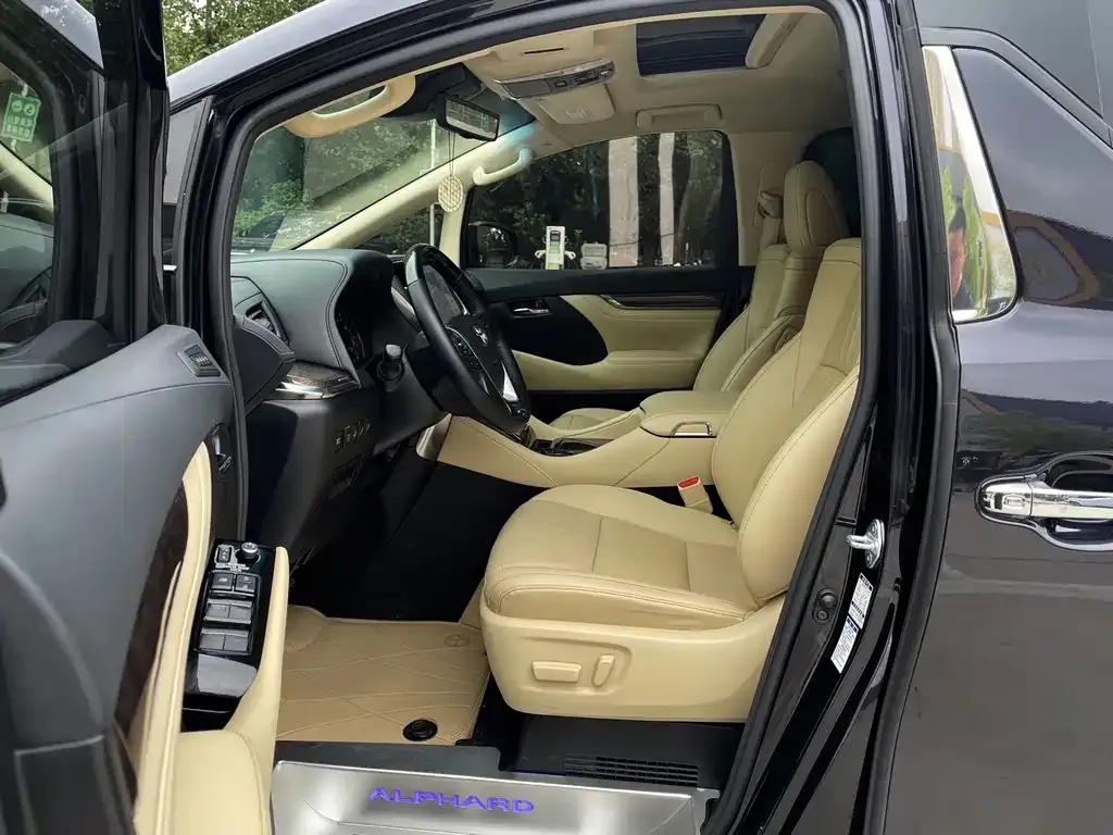 Toyota Alphard — фото 7