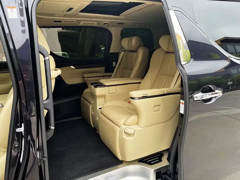 Toyota Alphard — фото 4