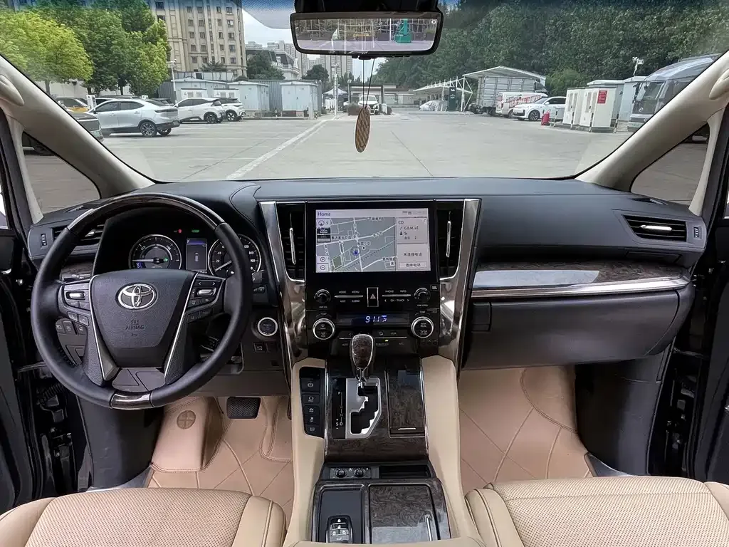 Toyota Alphard — фото 5