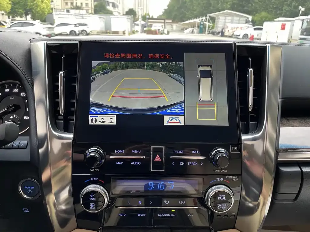 Toyota Alphard — фото 8