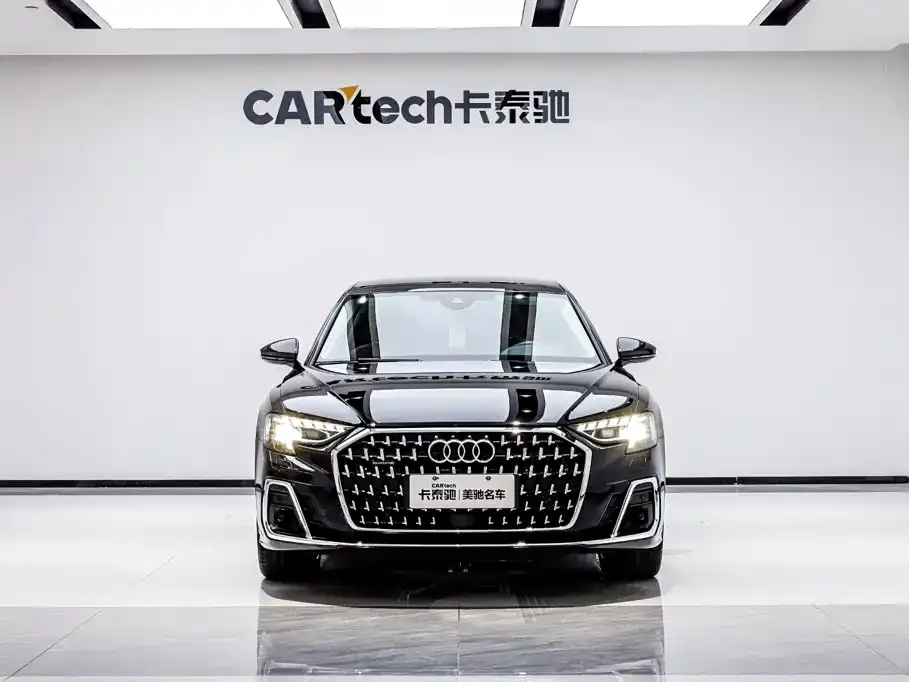 Audi A8 — фото 1