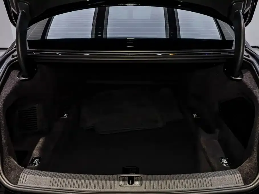 Audi A8 — фото 10