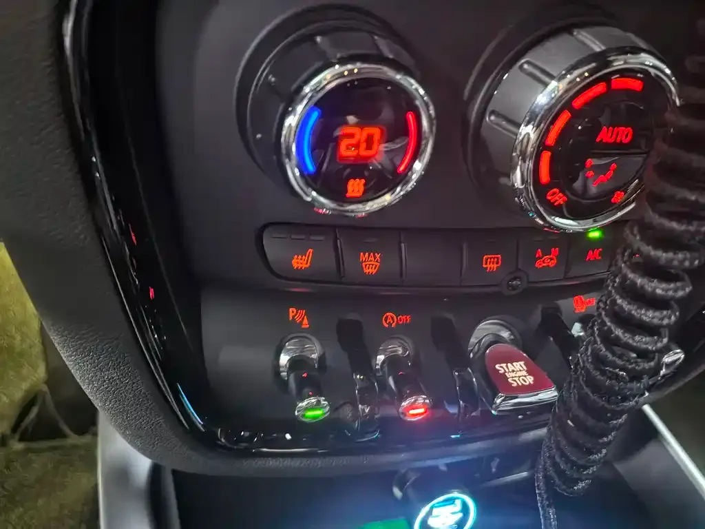 MINI Clubman — фото 9