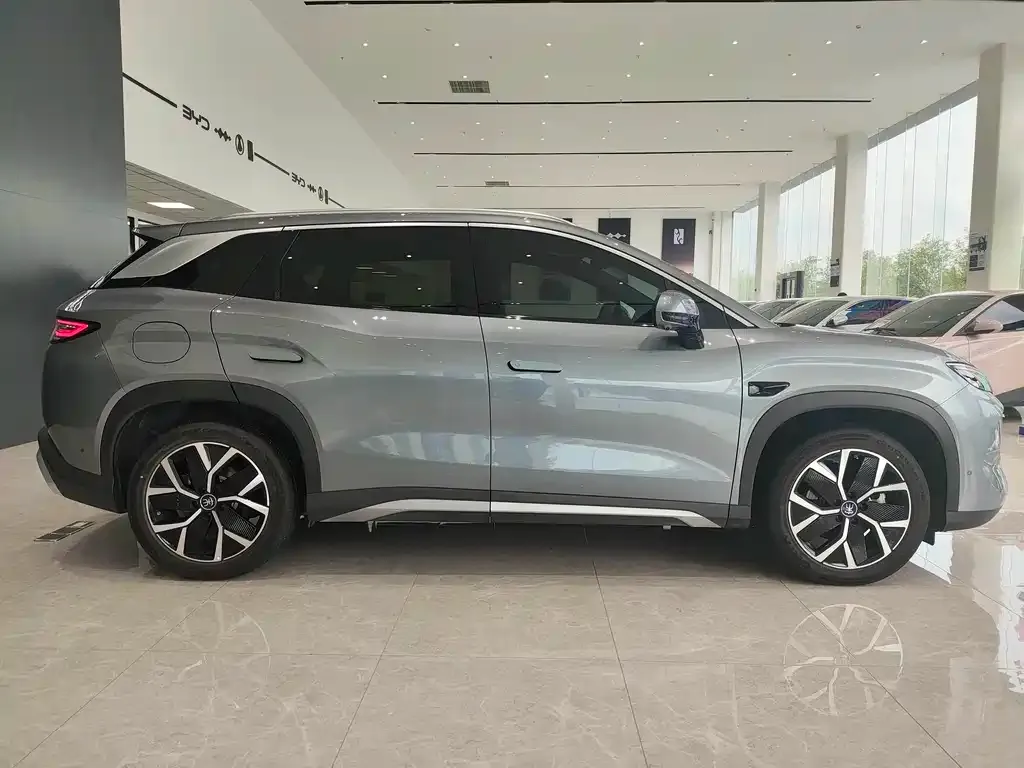 BYD L DM-i — фото 6