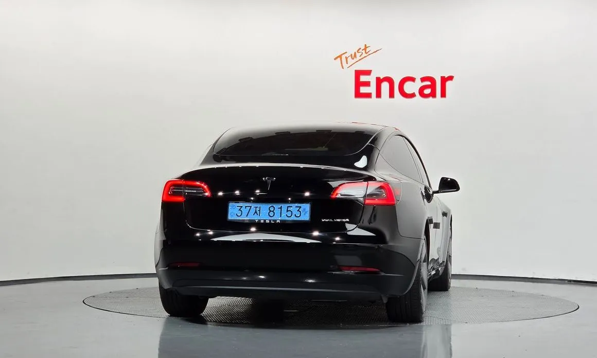Tesla Model 3 — фото 4
