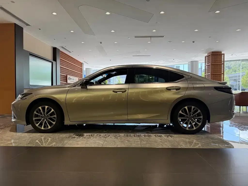 Lexus ES — фото 9