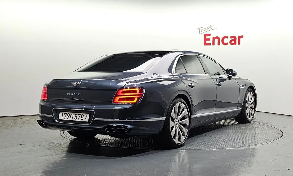 Bentley Flying Spur — фото 9