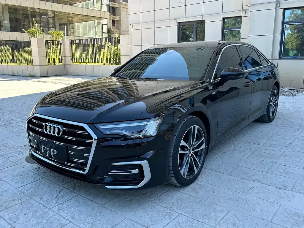 Audi A6L — фото 1
