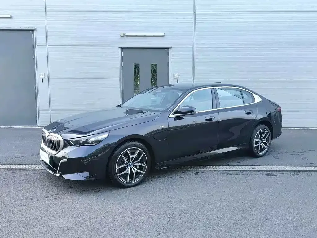 BMW i5 — фото 1
