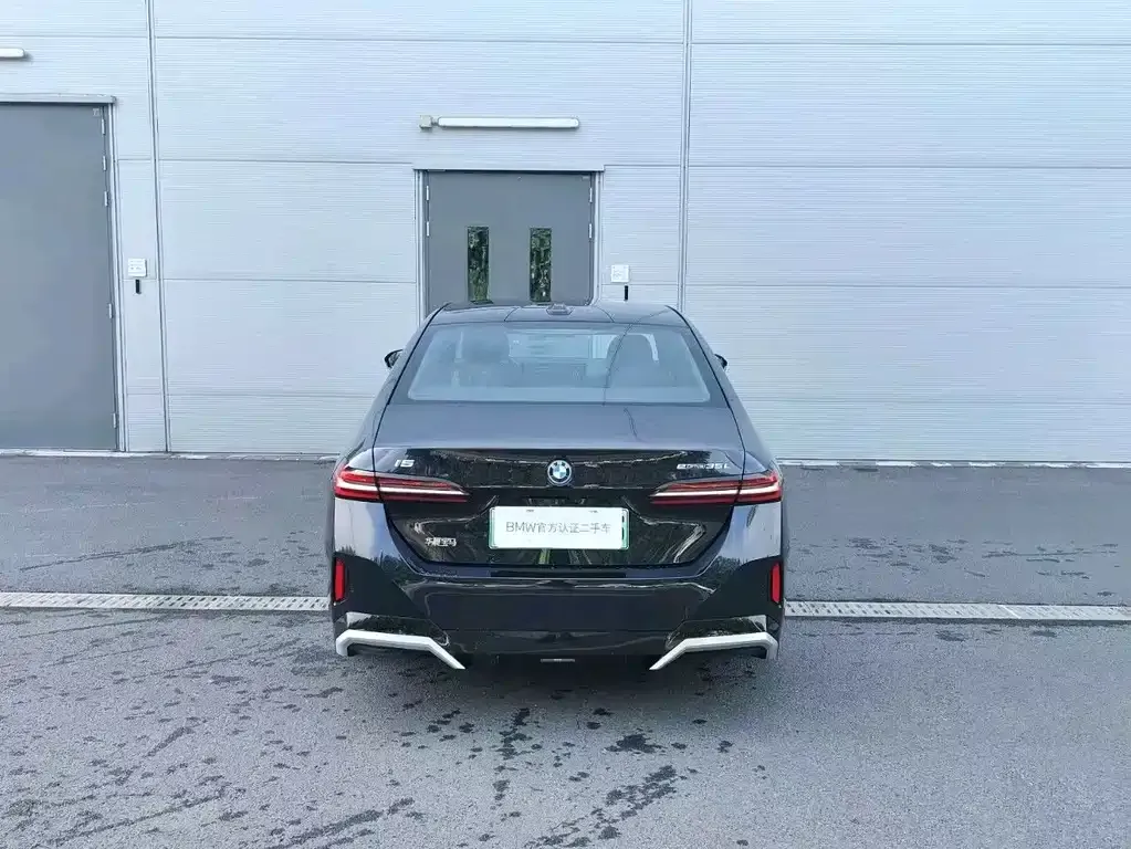 BMW i5 — фото 2