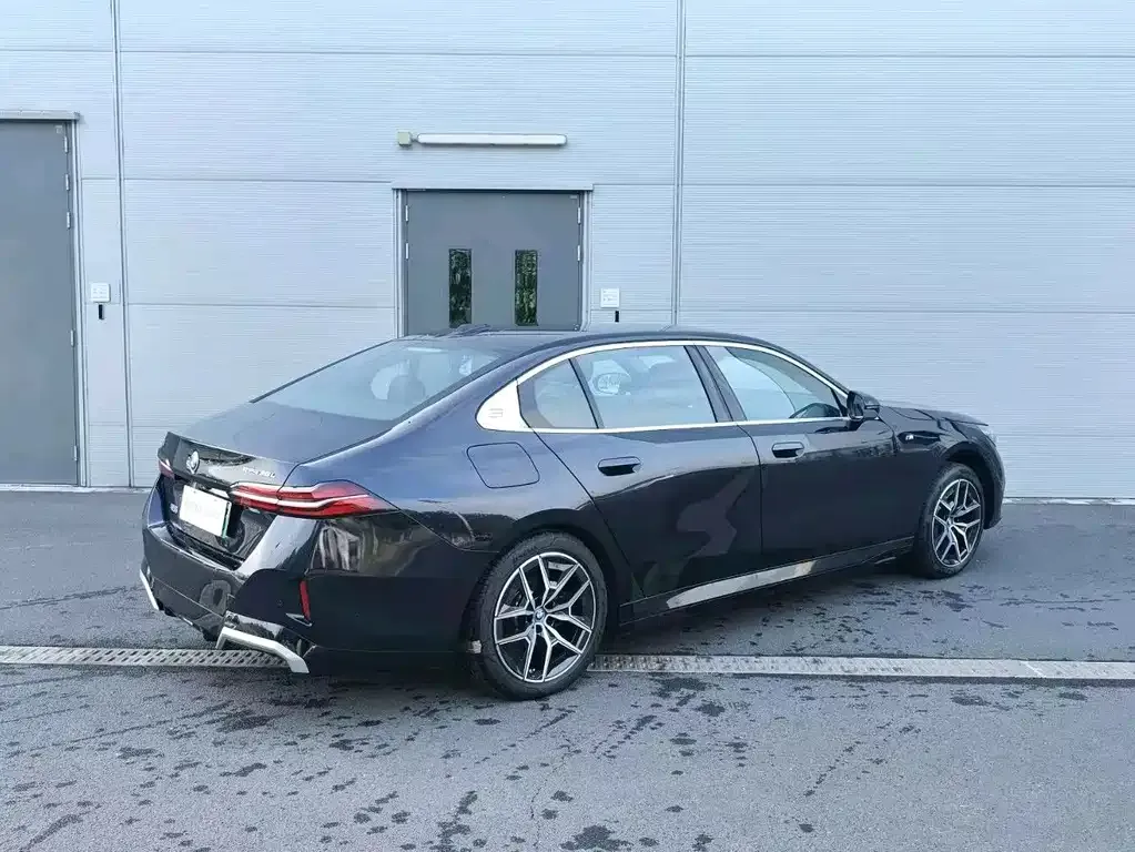 BMW i5 — фото 10