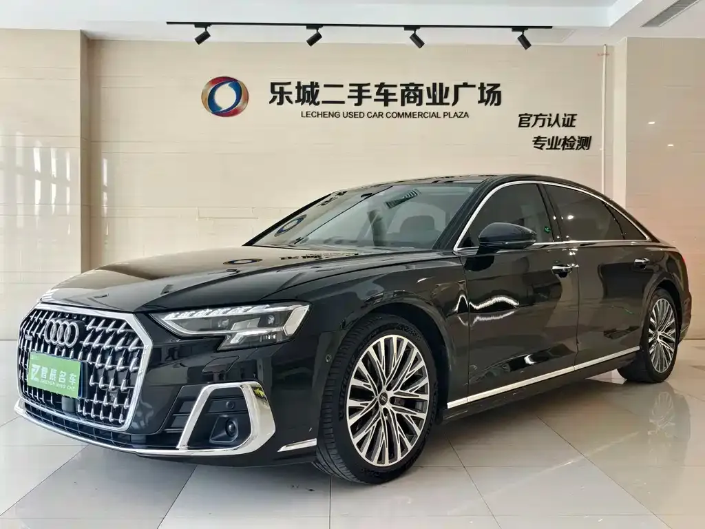 Audi A8 — фото 1